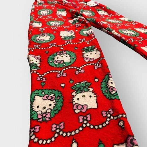 Hello Kitty “Christmas Wreath” Fuzzy Soft Touch Pajama Pants Womens size M New - Picture 3 of 12